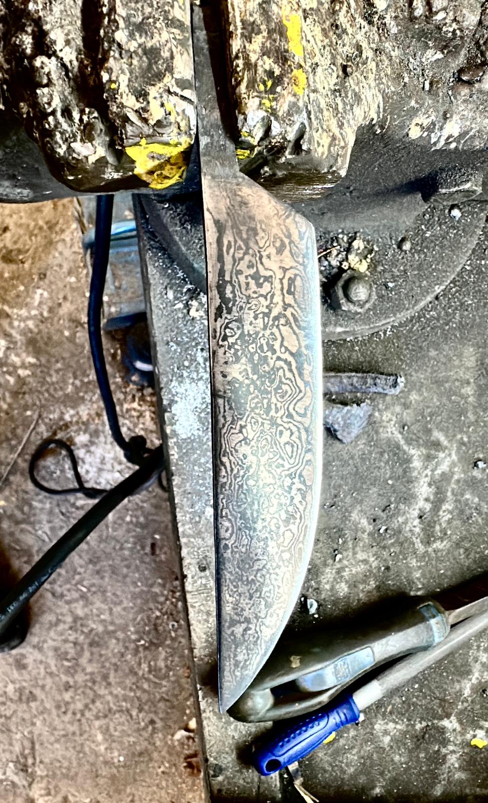 Damast Schraubstock bearbeitet